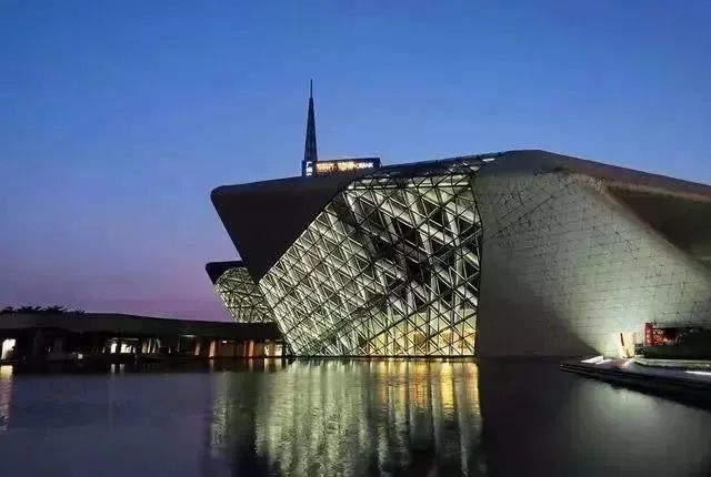 扎哈·哈迪德作品鉴赏丨世界十大歌剧院——广州大剧院